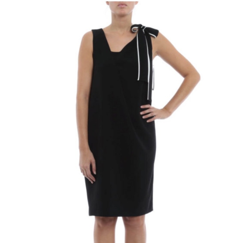 MOSCHINO BOUTIQUE
Asymmetric dress with maxi bow 4